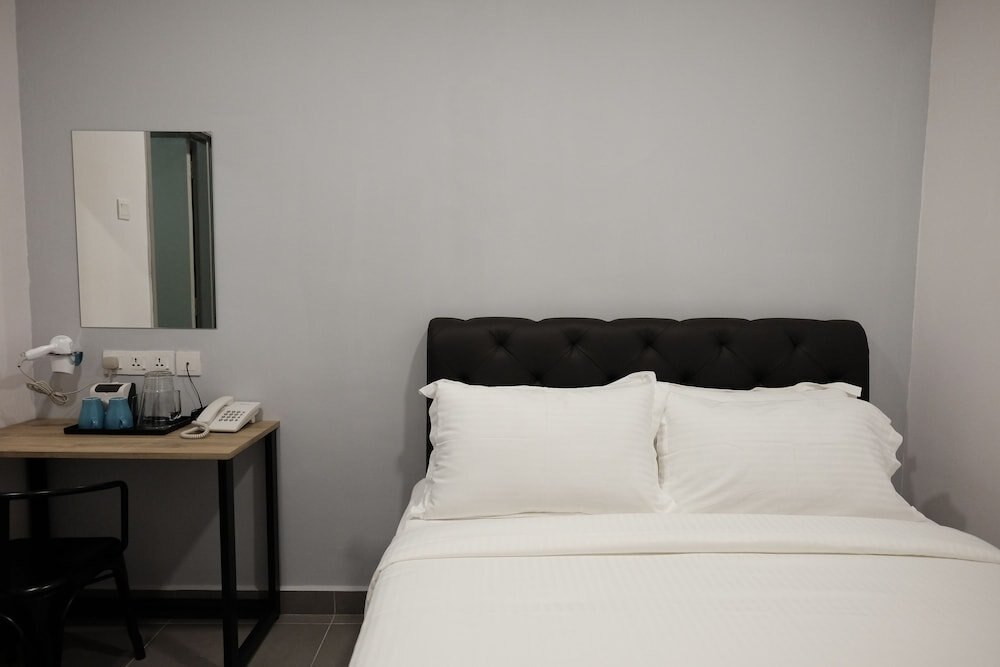 B Lot Hotel Room Type - Deluxe Queen Room, No Windows B Lot Hotel Room Type - Deluxe Queen Room, No Windows