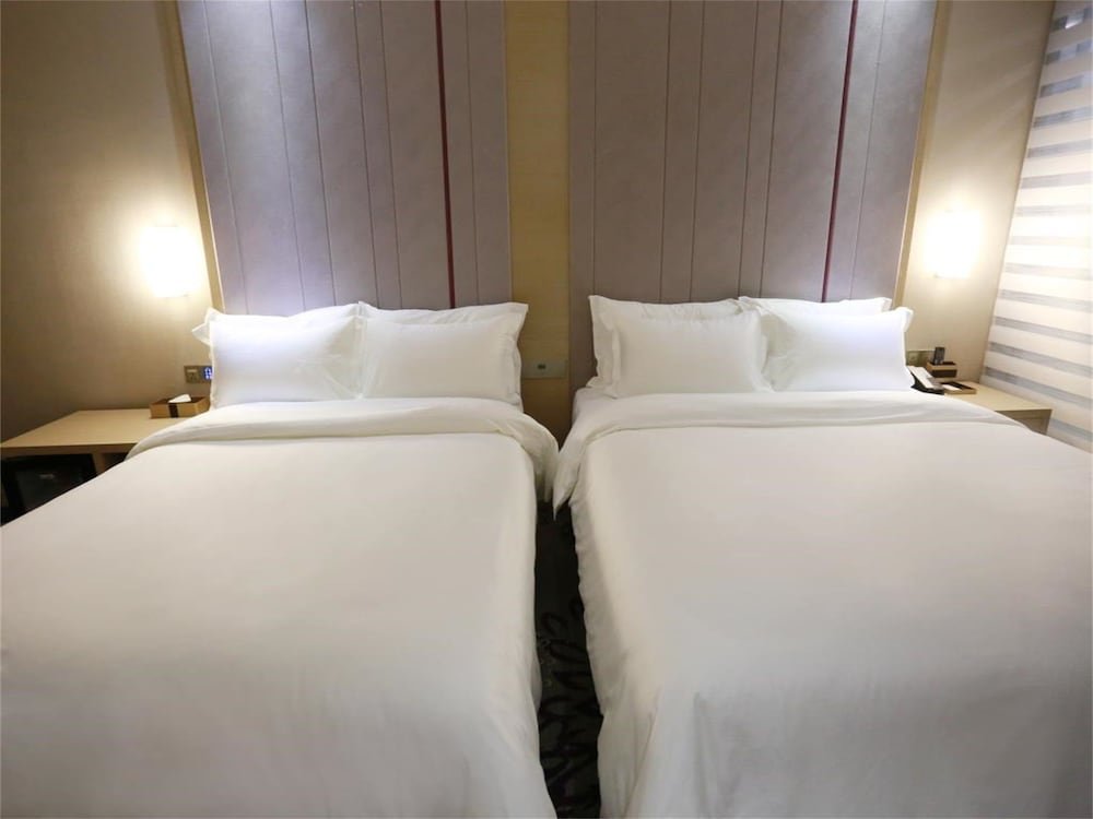 LAVANDE HOTEL GZ HUANGPU AVENUE BRANCH - Tap to explore photos