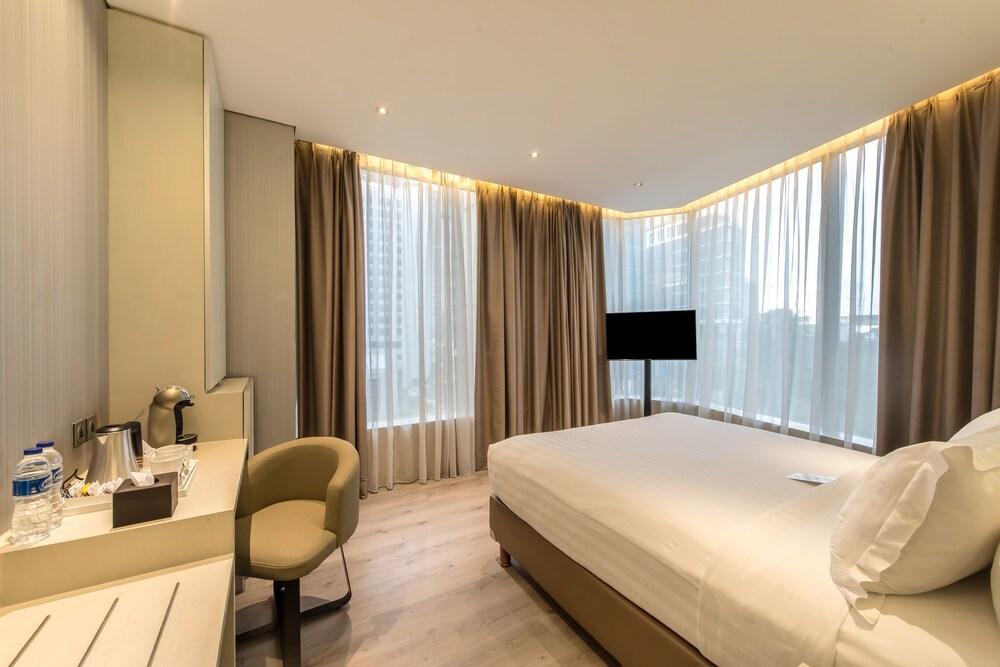 Ashley Wahid Hasyim Jakarta Room Type - Executive Room (Free Self Service Laundry)