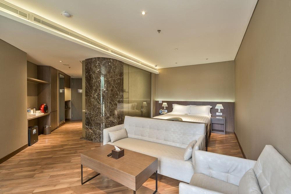 Ashley Wahid Hasyim Jakarta