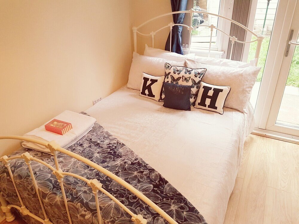 Kathleen House Plus Room Type - Premium Double Room, Ensuite, Garden View (Room 2)