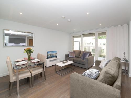 Deluxe Central London Apartment - Tap to explore photos