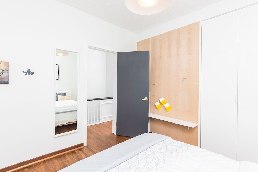 Applewood Suites - Queen West - Tap to explore photos