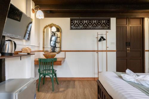 103 - Bed and Brews Room Type - Queen Room with Private External Bathroom 
