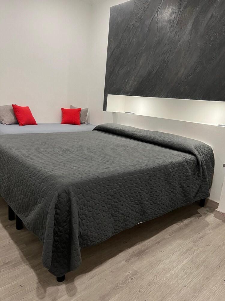 Crossroad Hotel Room Type - Superior Triple Room