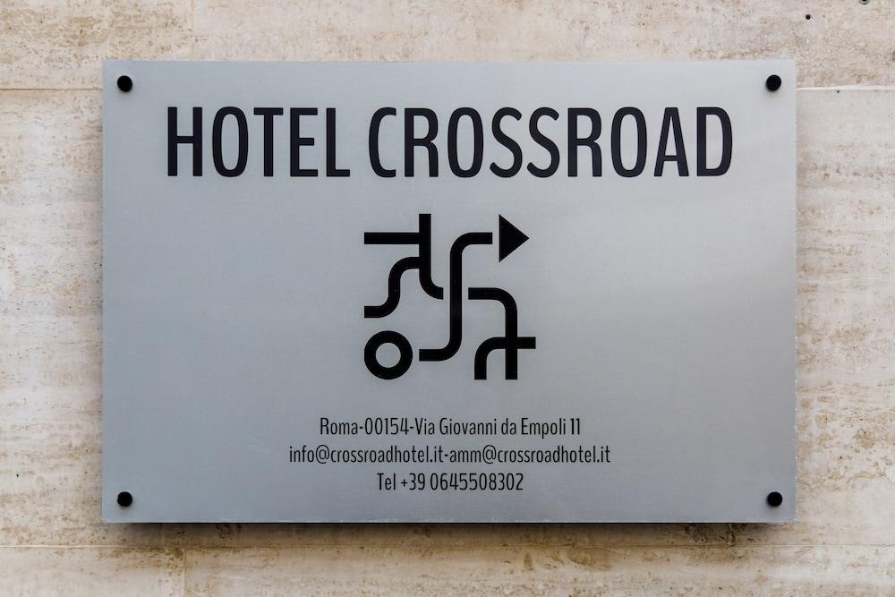 Crossroad Hotel - Tap to explore photos