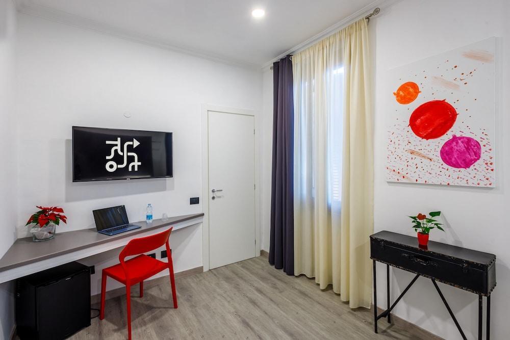 Crossroad Hotel Room Type - Economy Double Room, Accessible