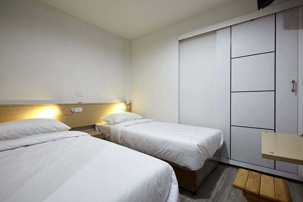 Le Bonheur Poshtel - Hostel Room Type - Economy Twin Room