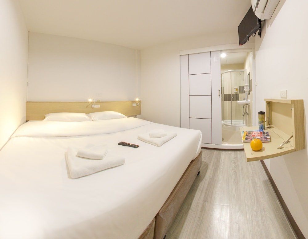 Le Bonheur Poshtel - Hostel Room Type - Economy Twin Room, 1 King Bed, No Windows