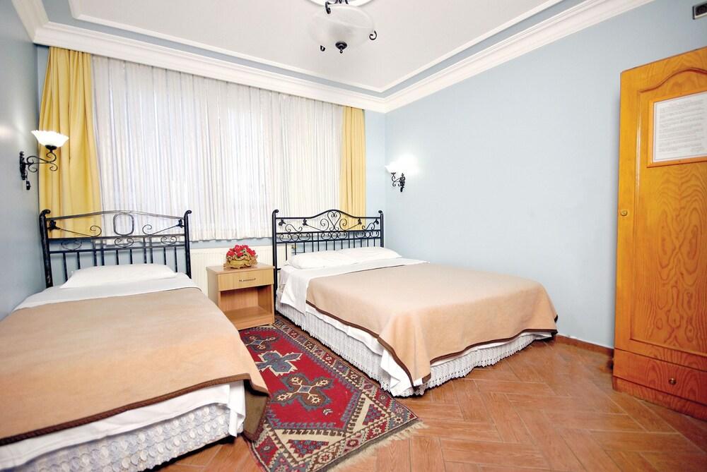 Side Hotel Room Type - Economy Triple Room