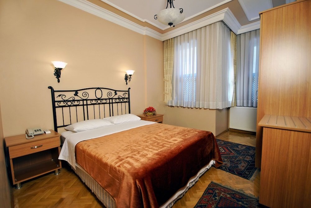 Side Hotel Room Type - Economy Double Room