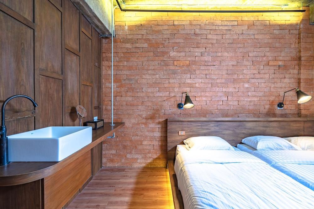 Siam Plug In Hostel Room Type - Triple Room with Shared Bathroom