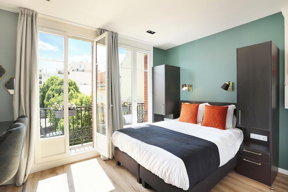 YAYS Paris Zola by Numa