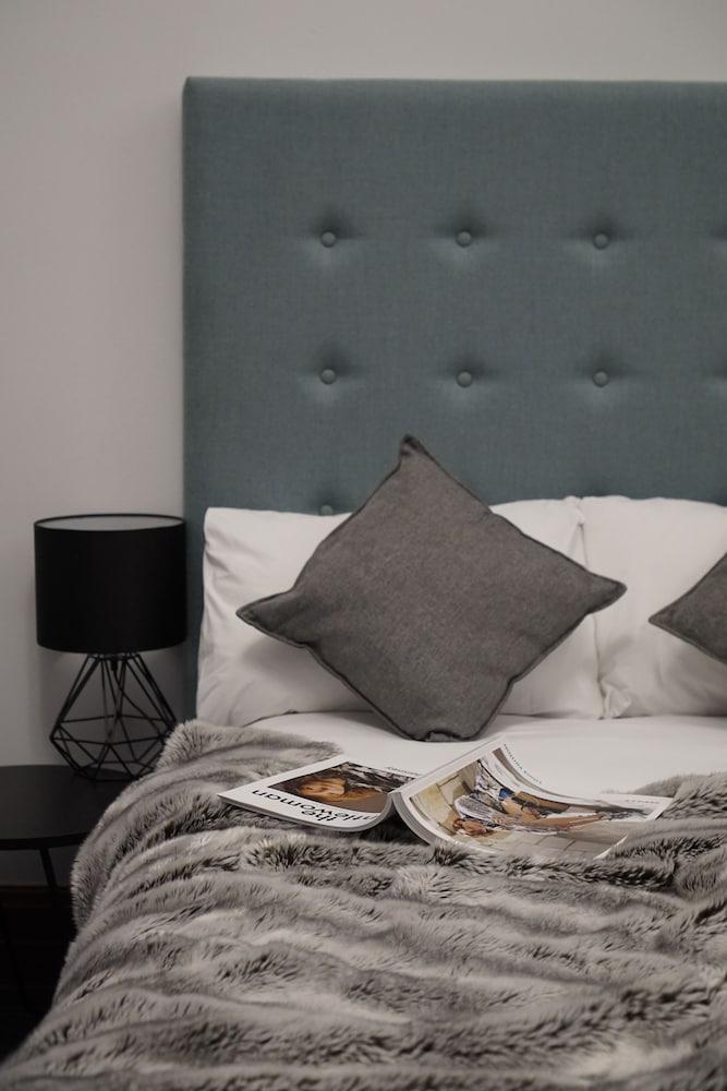 Guildford Hotel Room Type - Deluxe Apartment, 2 Bedrooms Guildford Hotel Room Type - Deluxe Apartment, 2 Bedrooms