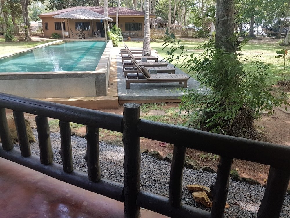 Melina's Beach Front Bungalow Room Type - Deluxe Double Room