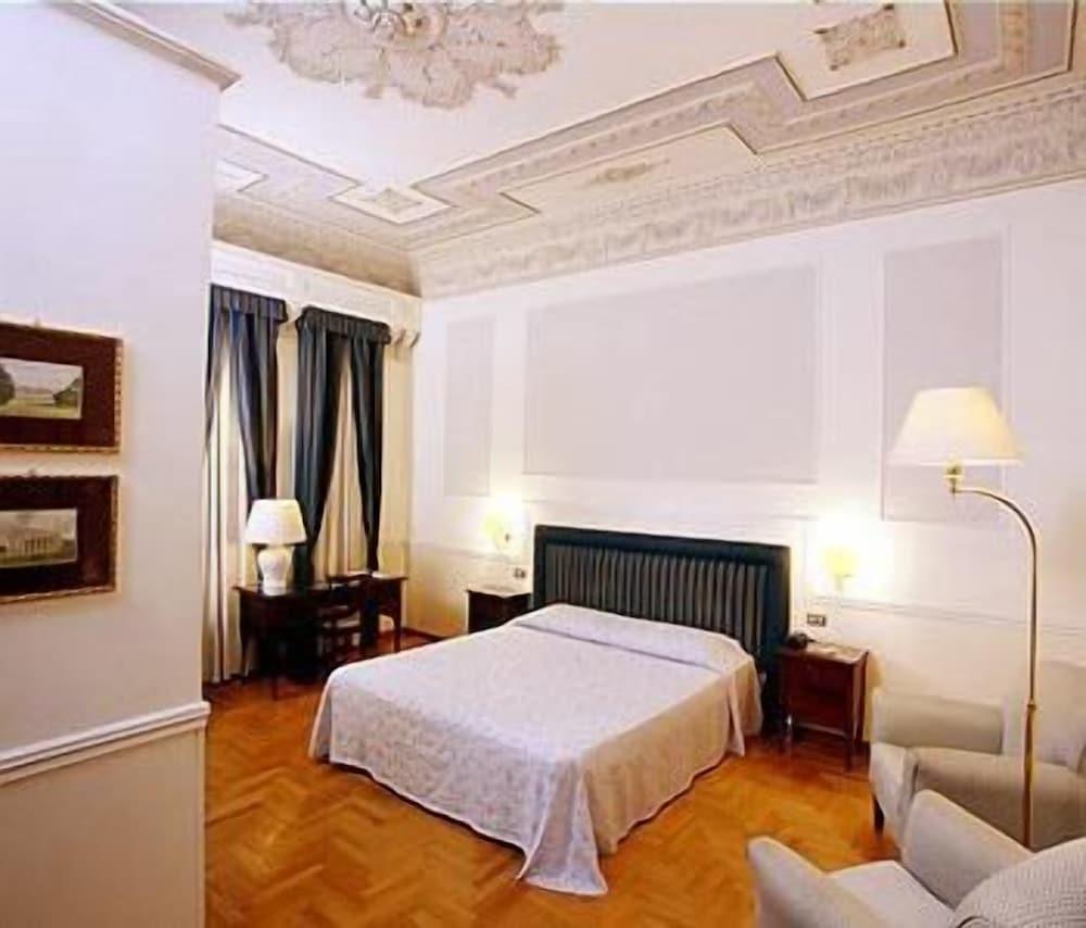Hotel Flora Room Type - Comfort Double Room Hotel Flora Room Type - Comfort Double Room