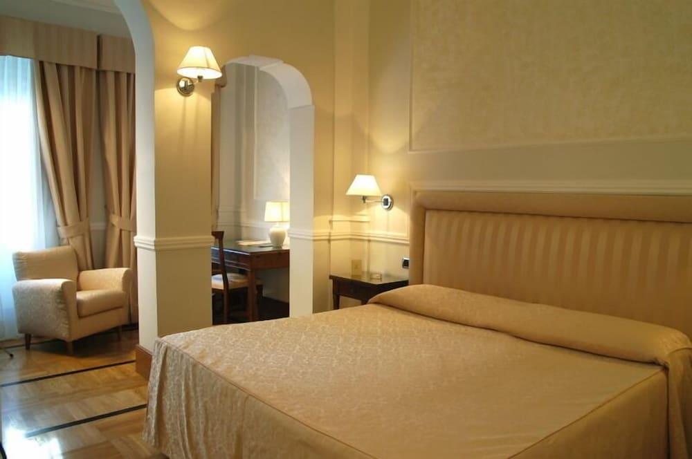 Hotel Flora Room Type - Junior Suite