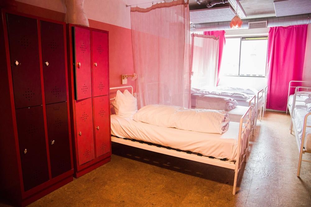 ClinkMama Room Type - Deluxe Shared Dormitory ((7) female only)