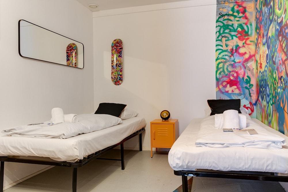 ClinkMama Room Type - Economy Twin Room