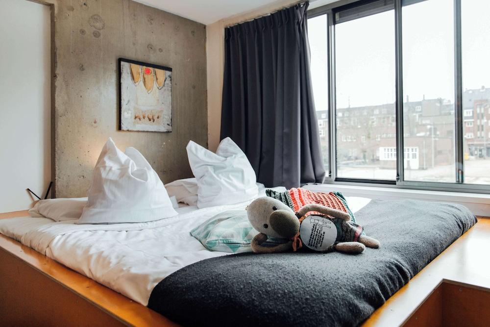 ClinkMama Room Type - Deluxe Double En-Suite Room with Canal View
