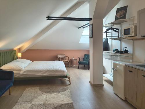 CHILL Apartments Room Type - King Studio with Kitchenette 