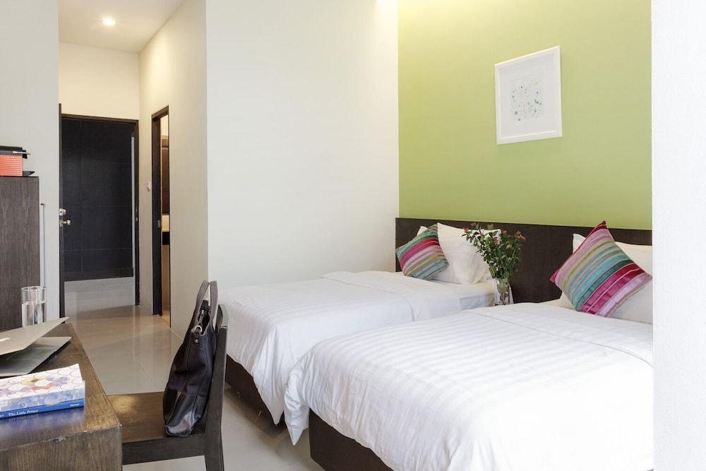 At Home Residence Room Type - Basic Twin Room, 2 Twin Beds