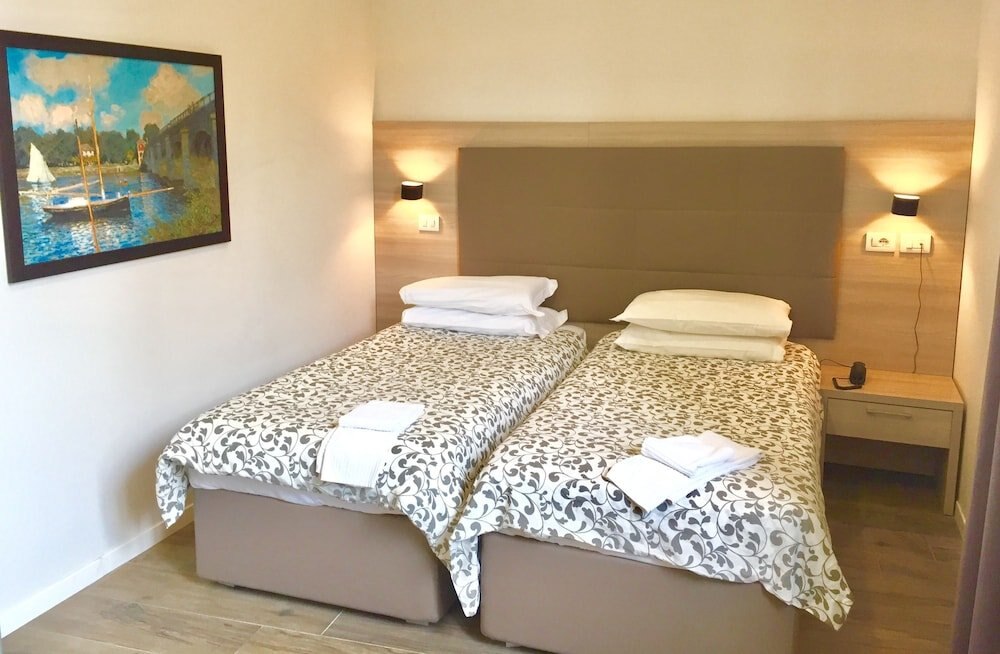 Hotel Academy Room Type - Twin Room