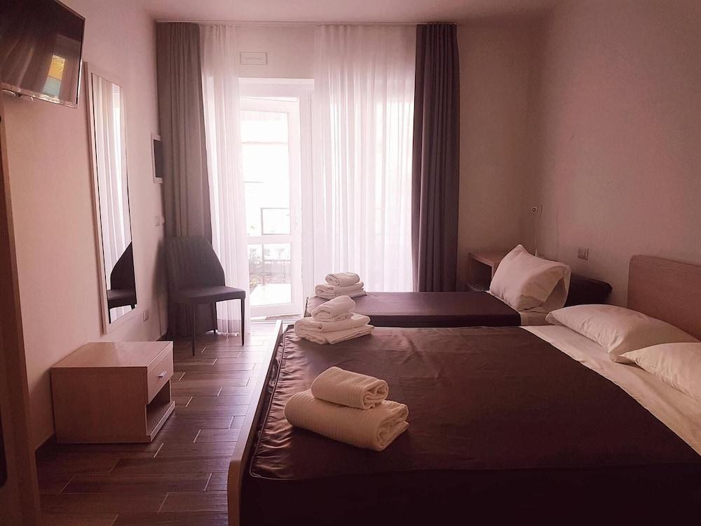 Hotel Academy Room Type - Triple Room, Garden View