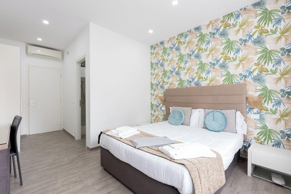 247 LuxuryRooms Room Type - Classic Double Room (203)