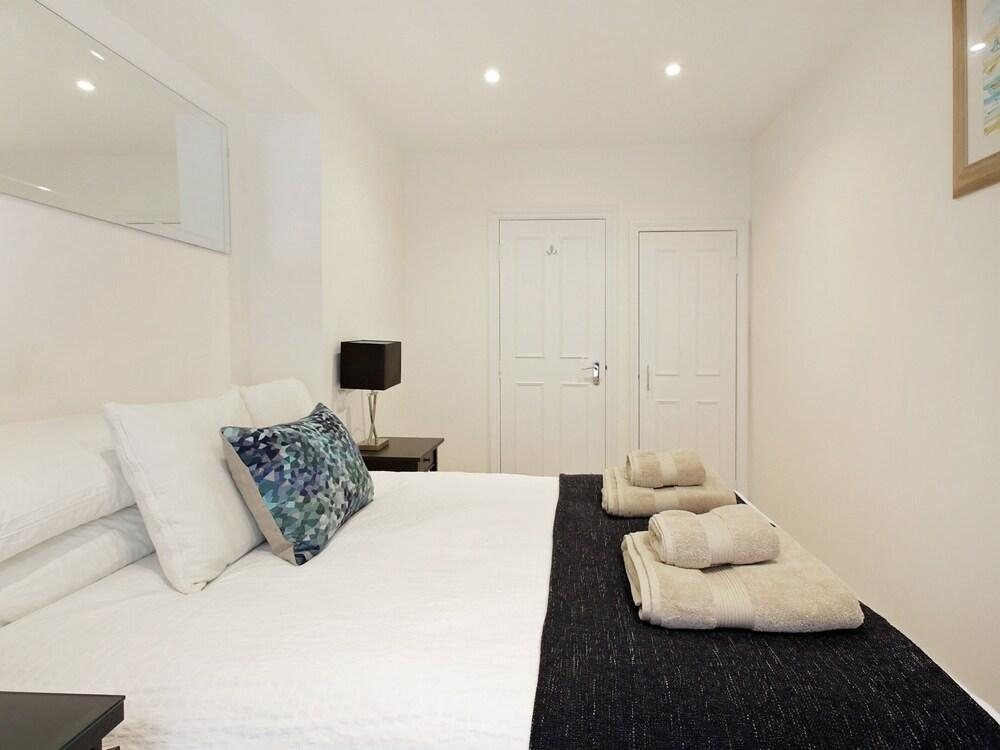 Central London Flat Westminster - Tap to explore photos