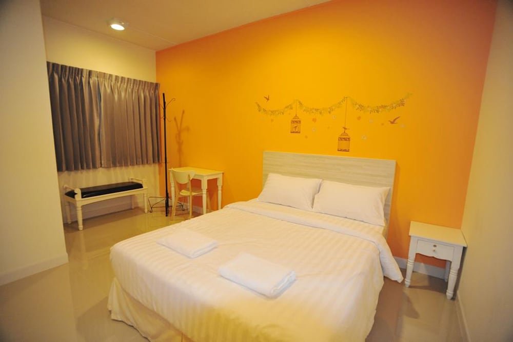 The Garden Living Room Type - Deluxe Room