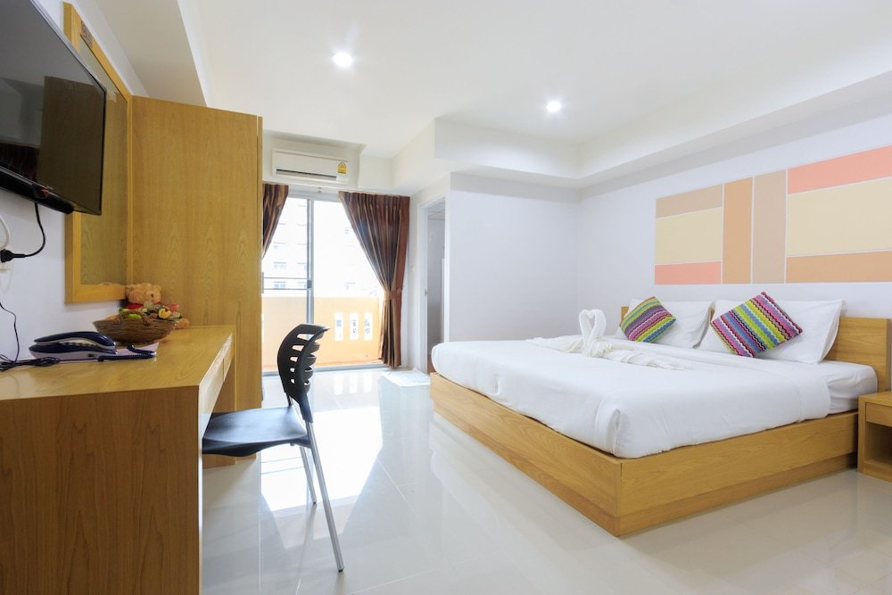 JR Mansion Room Type - Deluxe Double Room