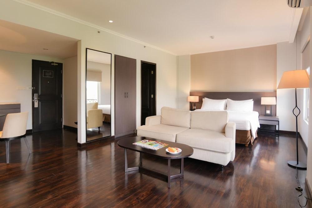 Samala Hotel Jakarta Cengkareng Room Type - Suite