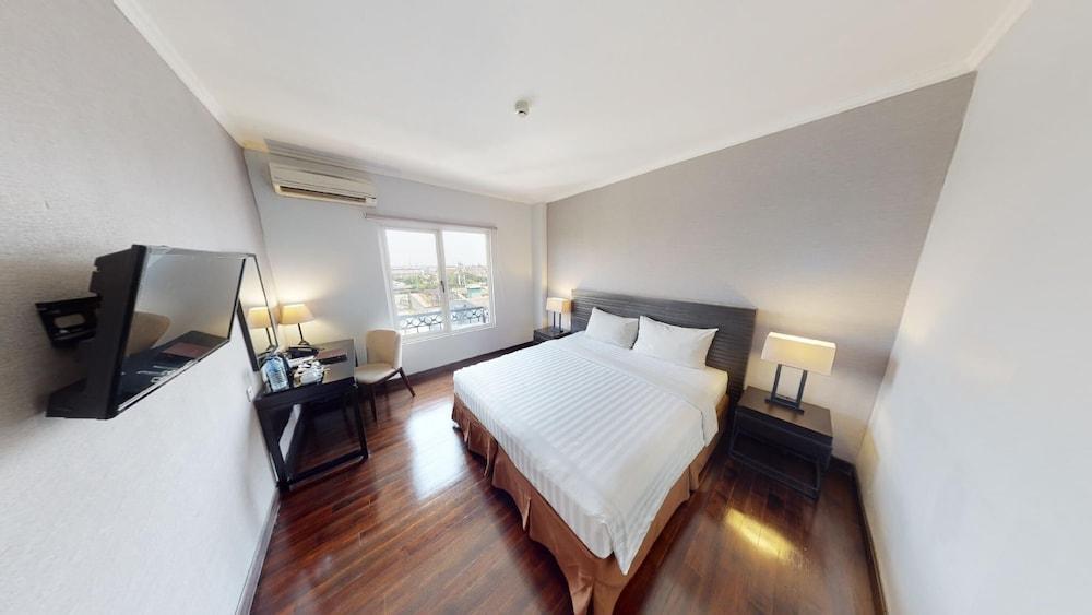 Samala Hotel Jakarta Cengkareng Room Type - Deluxe Double Room, 1 Double Bed