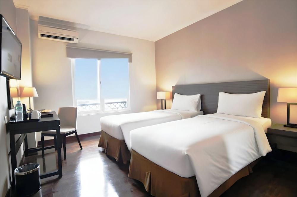 Samala Hotel Jakarta Cengkareng Room Type - Deluxe Twin Room, 2 Twin Beds