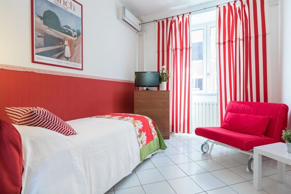 B&B Piazza Fratti Room Type - Single Room, Private Bathroom B&B Piazza Fratti Room Type - Single Room, Private Bathroom