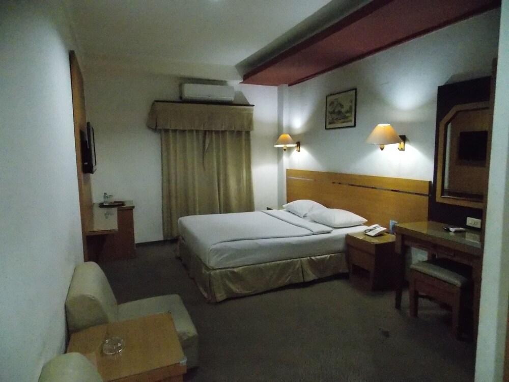 Hotel Puri Mega - Tap to explore photos