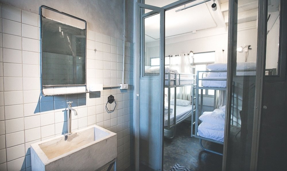 2W Bed & Breakfast Bangkok - Hostel - Tap to explore photos