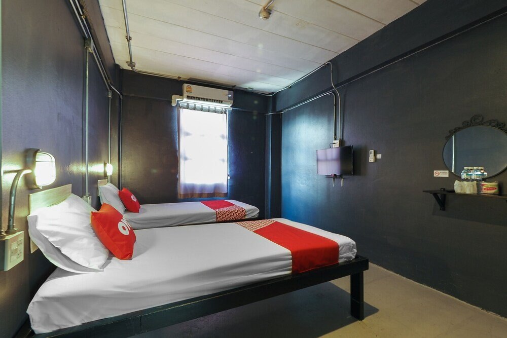 Super OYO 75332 Vm1 Hostel - Tap to explore photos