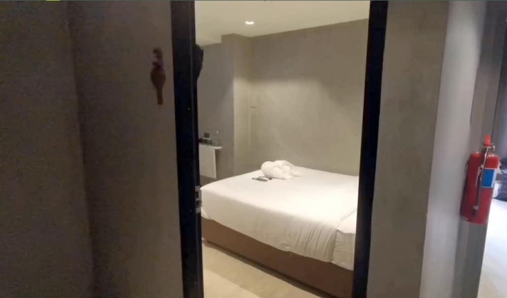 Narawad Boutique Hotel Room Type - Queen room (Private Bathroom)