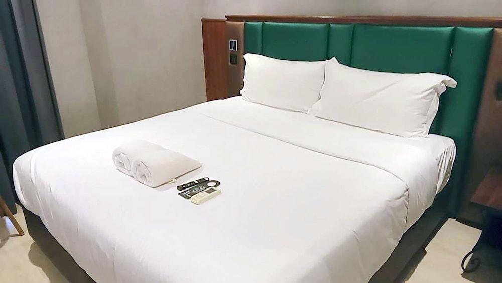 Narawad Boutique Hotel Room Type - Budget King Room (Share bathroom)