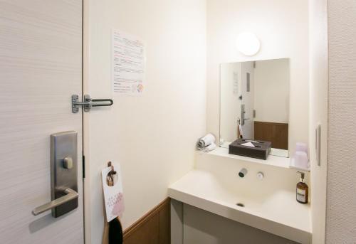 Oak Hotel Edo - Hostel Room Type - Triple Room with Shared Bathroom