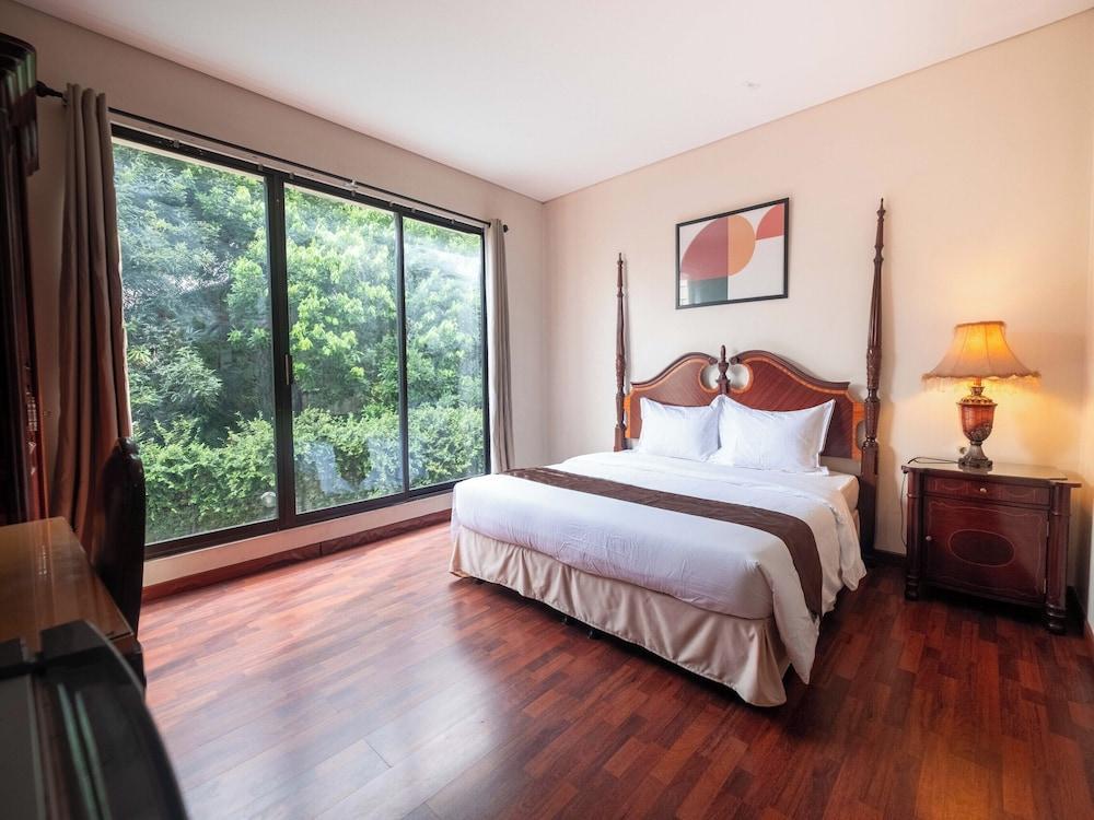 Arimbi Pejaten Suites