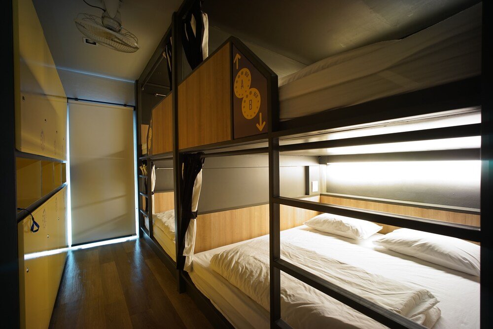 BRB Hostel Bangkok Silom Room Type - 4 King Beds Mixed Dormitory