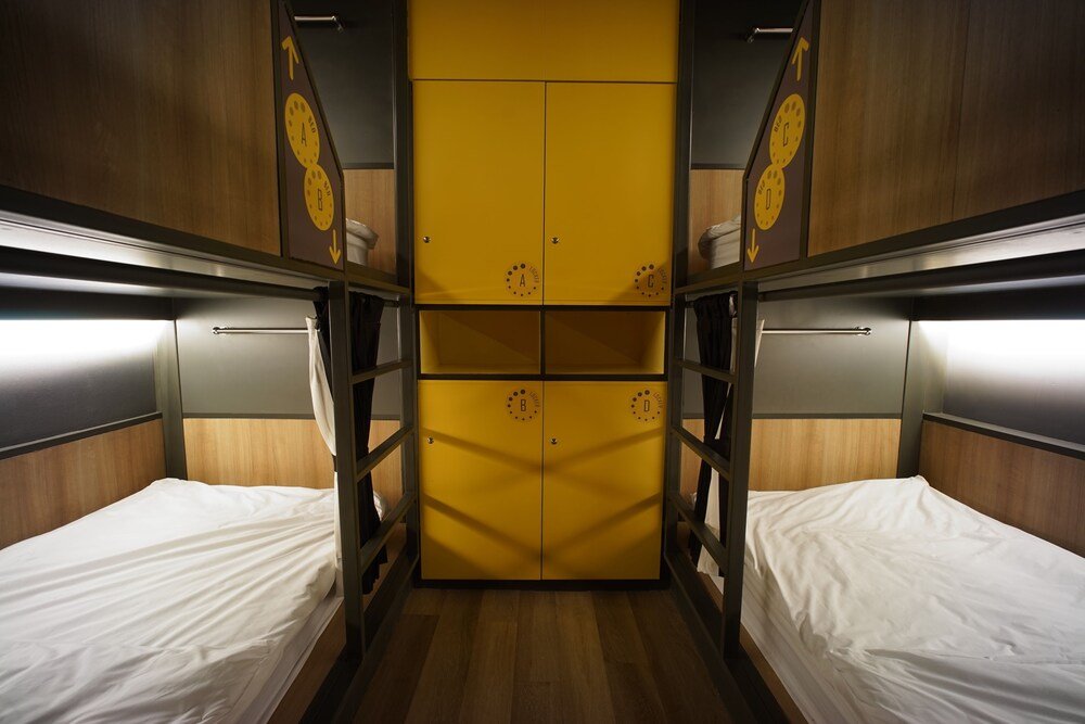 BRB Hostel Bangkok Silom Room Type - Bed in 4 Single Bed Dormitory Room