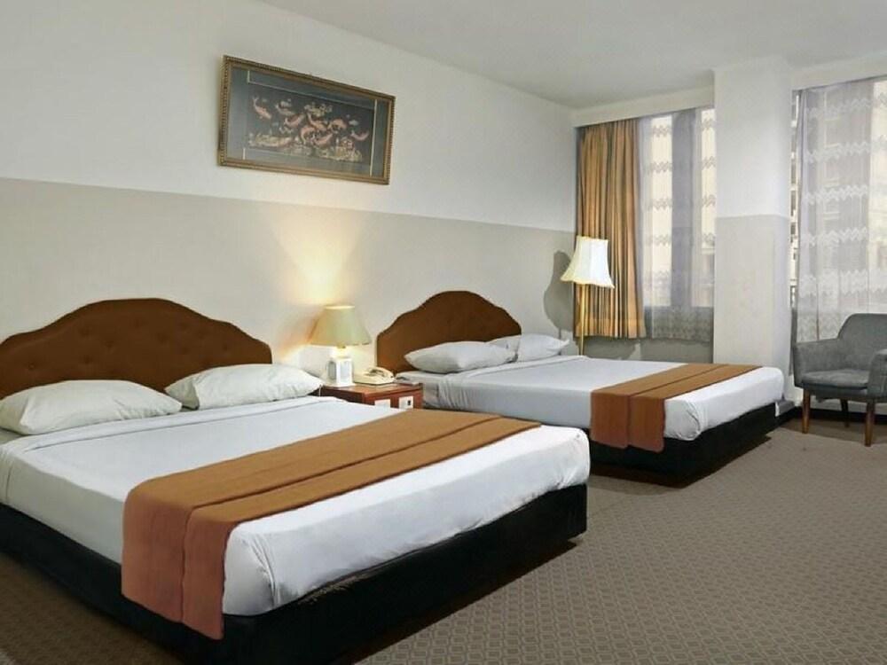 Hotel Banyuwangi Sintera - Tap to explore photos
