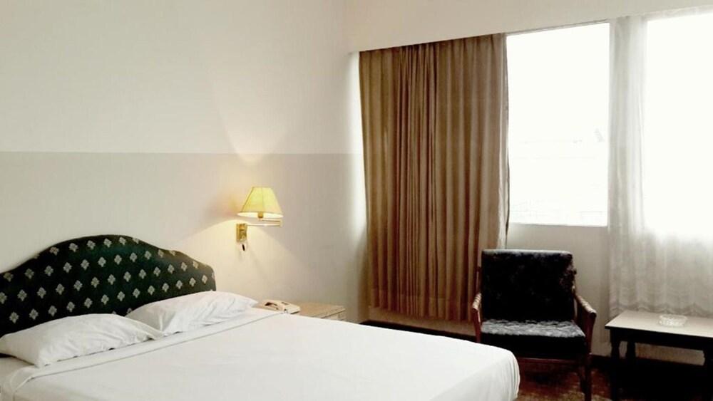 Hotel Banyuwangi Sintera Room Type - Deluxe Room