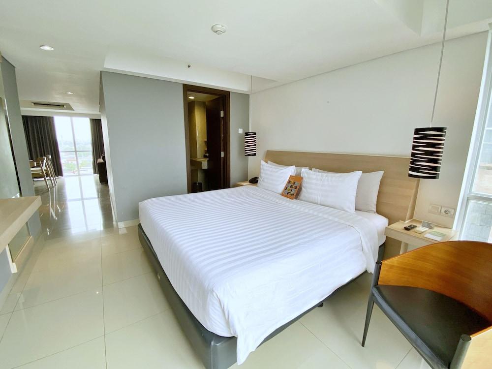 Harper MT Haryono by ASTON Room Type - Double Room, 1 King Bed