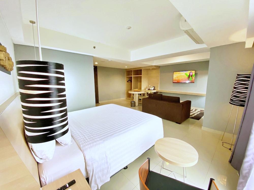 Harper MT Haryono by ASTON Room Type - Junior Double Room, 1 Queen Bed