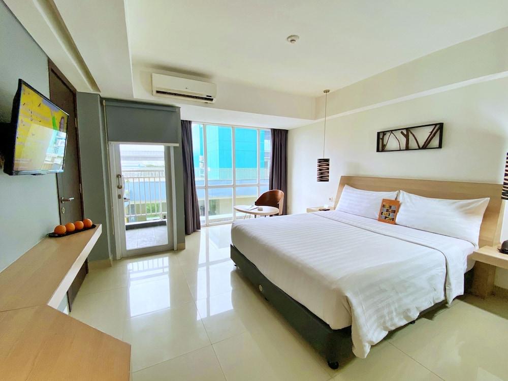 Harper MT Haryono by ASTON Room Type - Deluxe Double or Twin Room